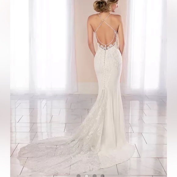 Gorgeous Stella York Wedding Gown - Picture 3 of 16